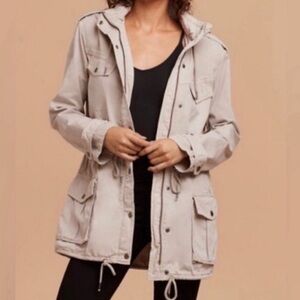 ❤️Aritzia Talula Trooper Utility Cargo Drawstring Hooded Jacket